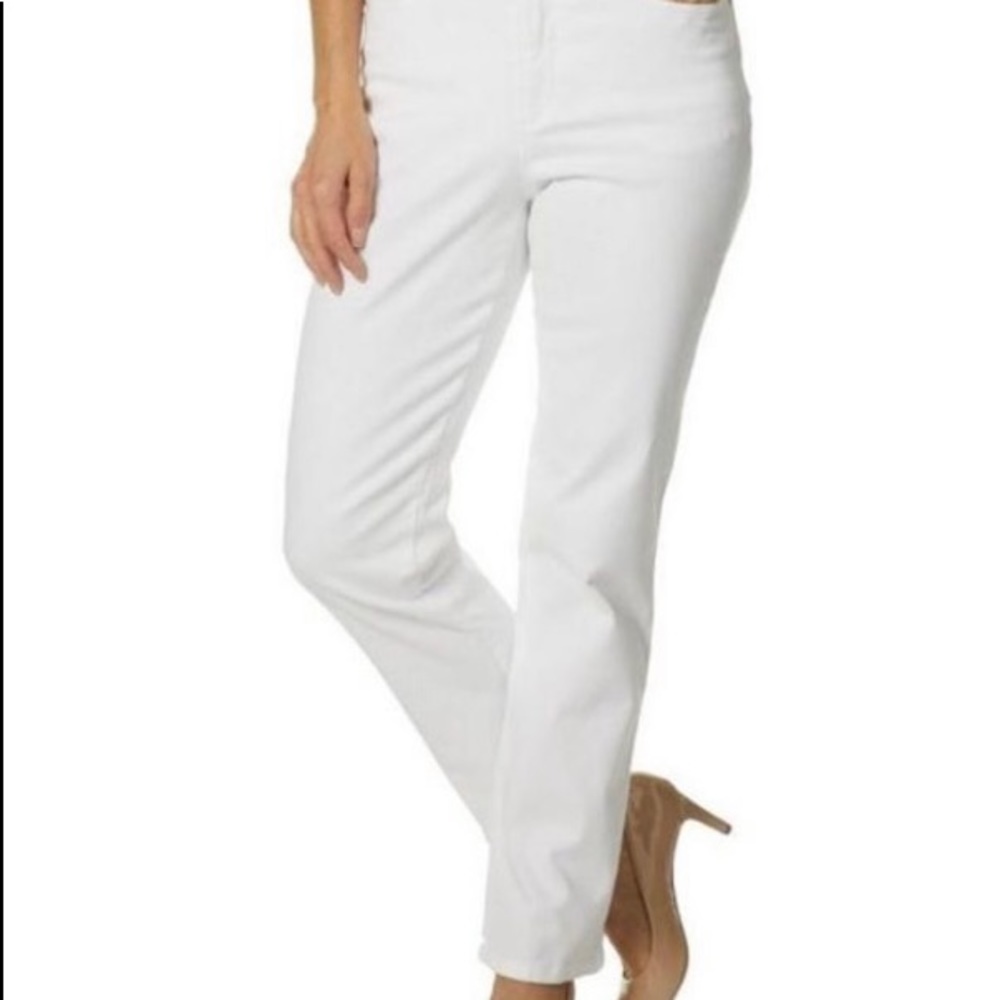 Gloria Vanderbilt “Amanda” White Jeans Size 10